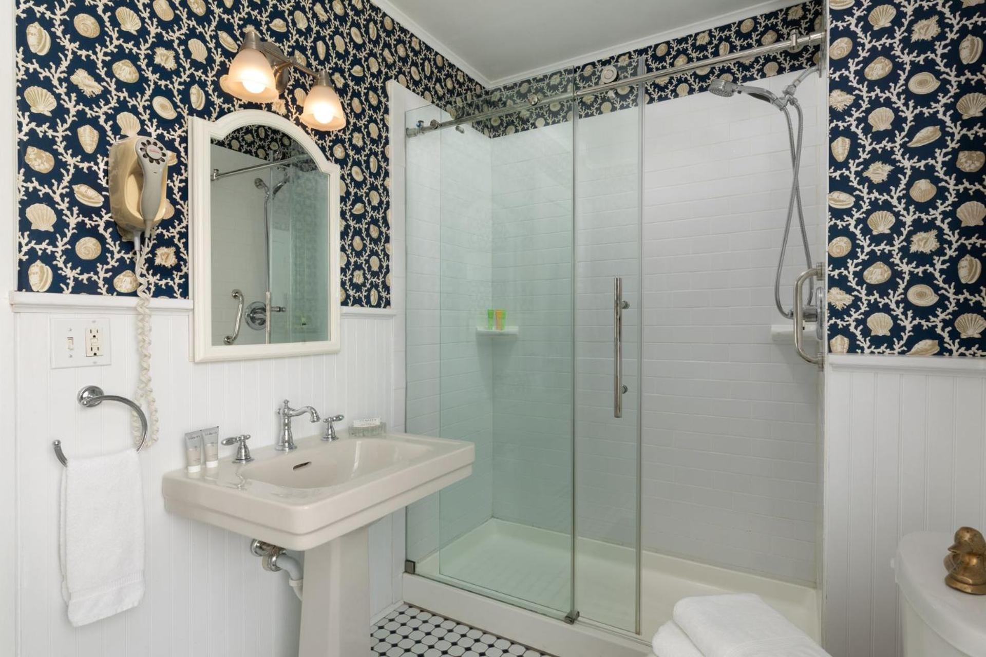 Harbor Knoll Bed And Breakfast Грийнпорт Екстериор снимка